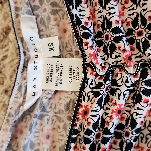 Max Studio XS ruched top - Picture 4 of 11